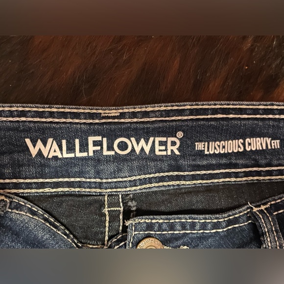 WallFlower Womens Boot Cut Jeans Size 11 (30) Length 34 Faded Light Blue - Picture 4 of 8